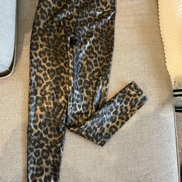 ASOS leopard print workout set - Picture 2 of 3